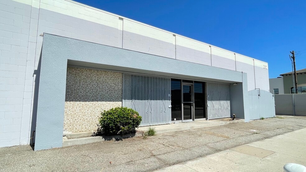 2112 Santa Anita Ave, South El Monte, CA à louer - Photo de l’immeuble – Image 2 sur 18
