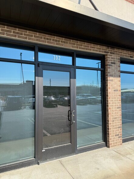 209 E Emory Rd, Powell, TN à louer - Photo de l’immeuble – Image 2 sur 17