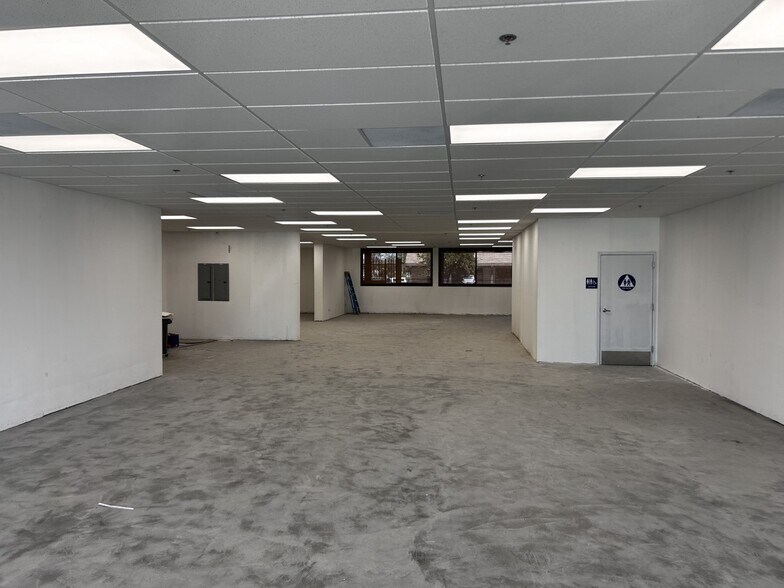 147-159 W Shaw Ave, Clovis, CA à louer - Photo de l’immeuble – Image 3 sur 9