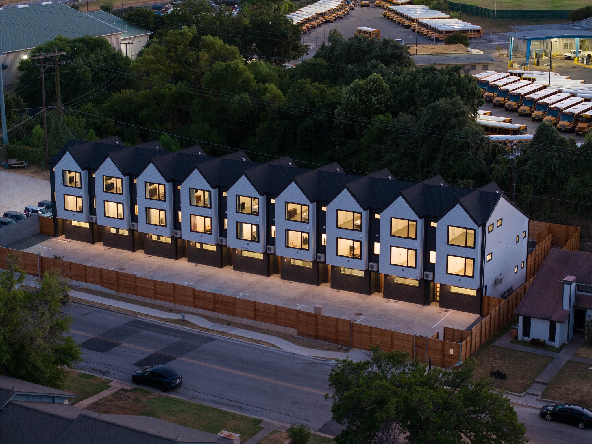 7104 Creekside Dr, Austin, TX à vendre Photo principale– Image 1 sur 8