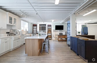 58 Pulaski St, Peabody, MA à louer Photo intérieure– Image 1 sur 2