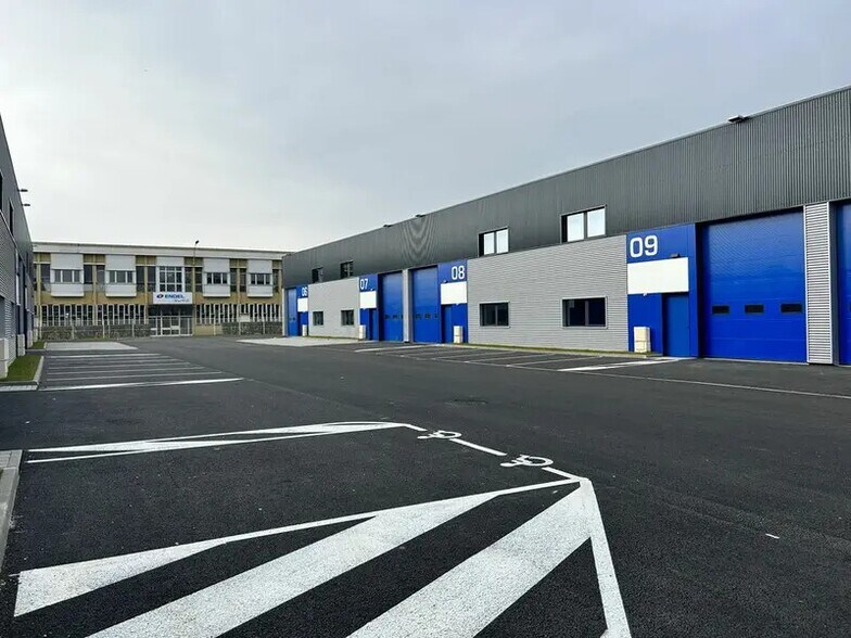 Local d’activités dans Chalon-sur-Saône à louer - Photo de l’immeuble – Image 3 sur 4