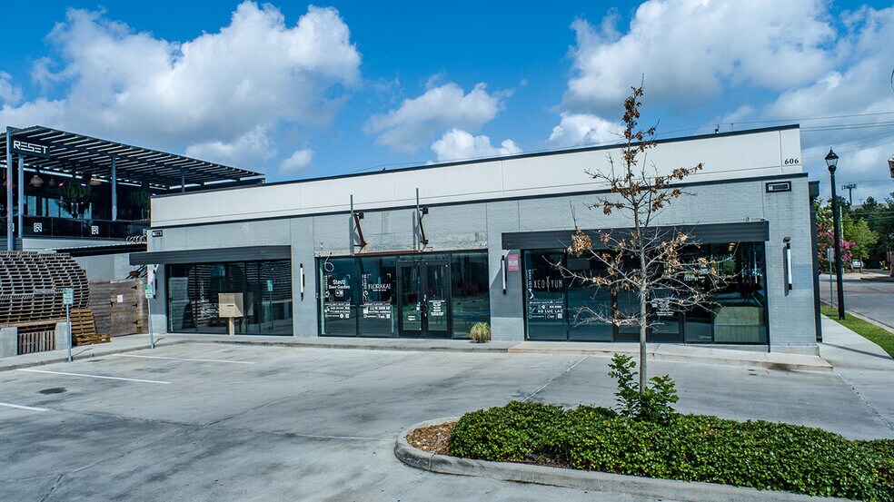 606 Dennis St, Houston, TX à louer - Photo de l’immeuble – Image 2 sur 4