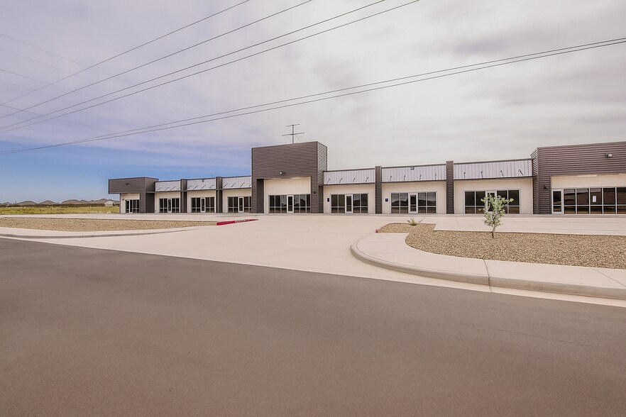 10617 University Ave, Lubbock, TX à louer - Photo de l’immeuble – Image 1 sur 15