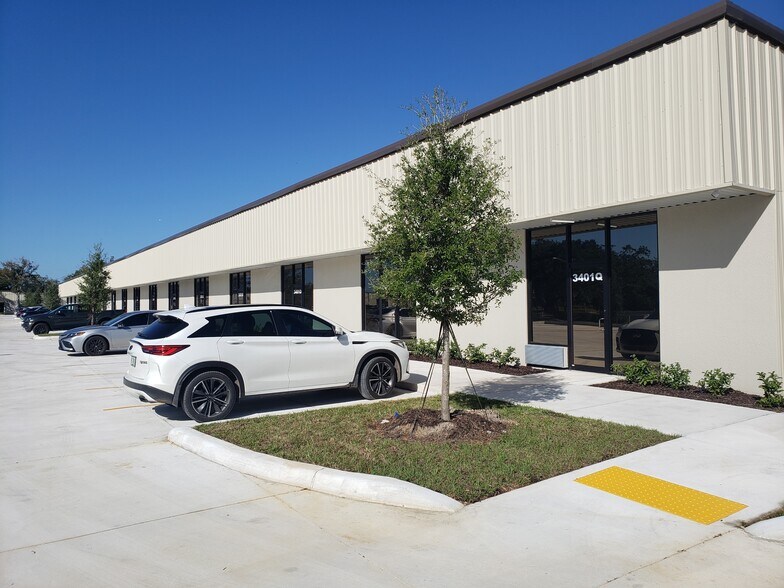 3501 Commerce Blvd, Kissimmee, FL à louer - Photo de l’immeuble – Image 2 sur 5