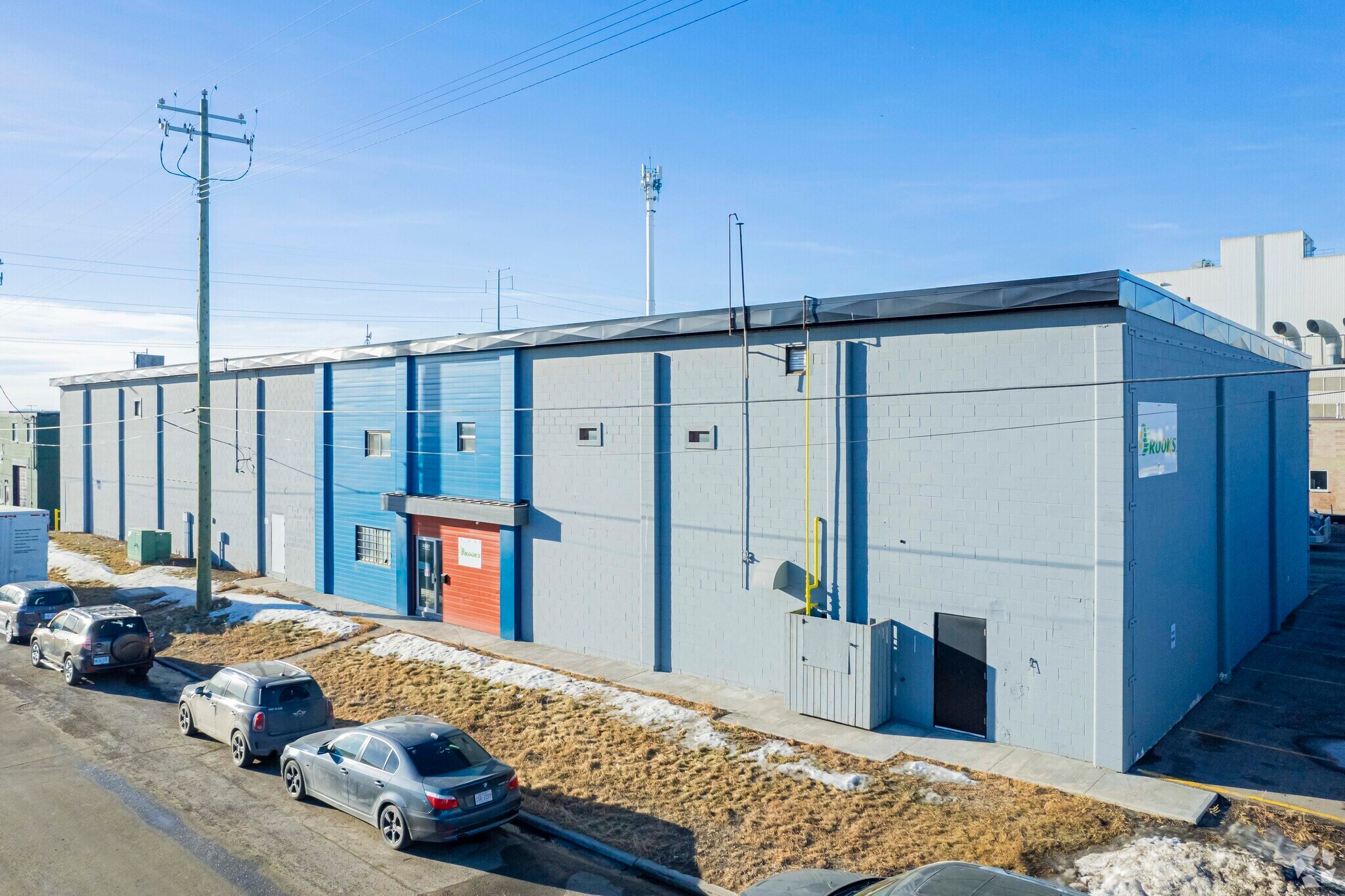 4207 16th St SE, Calgary, AB à louer Photo principale– Image 1 sur 5
