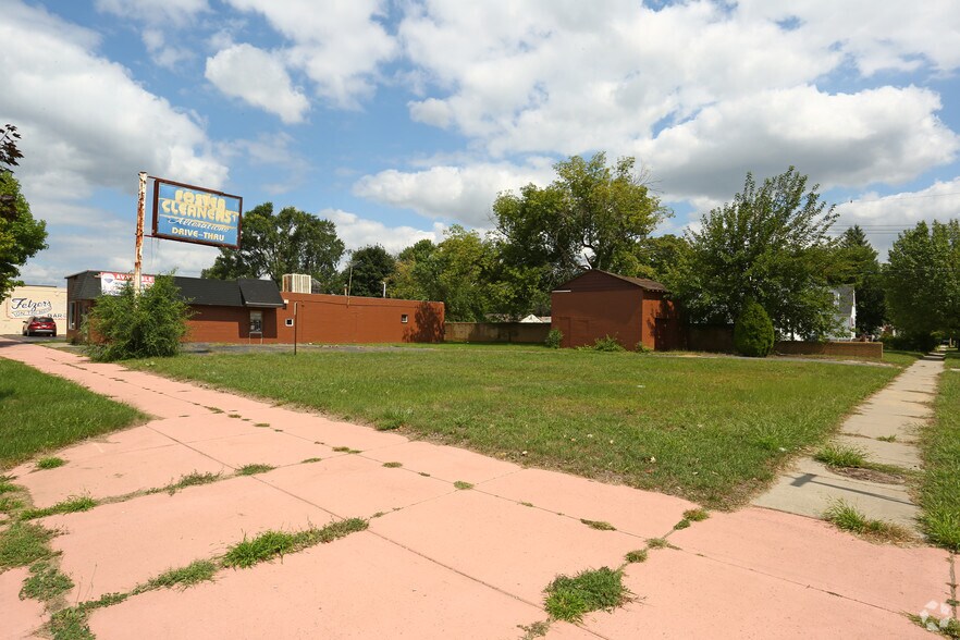 5153 S Beech Daly St, Dearborn Heights, MI à louer - Photo de l’immeuble – Image 3 sur 7