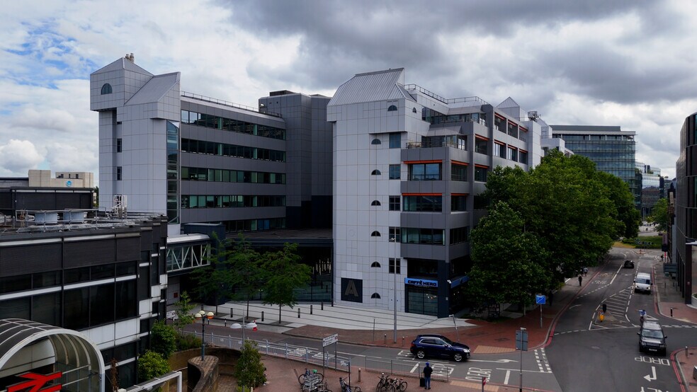 Apex, Forbury Rd, Reading à louer - Vidéo aérienne – Image 2 sur 42