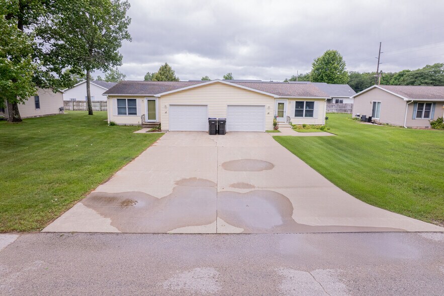 1 Cambridge Dr, Gladstone, MI à vendre - Photo de l’immeuble – Image 3 sur 7