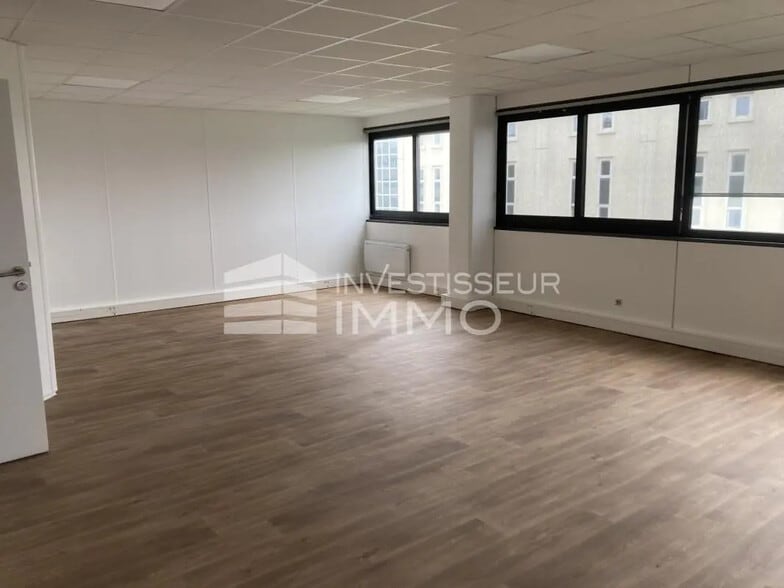 Bureau dans Rueil-Malmaison à vendre - Photo de l’immeuble – Image 2 sur 5