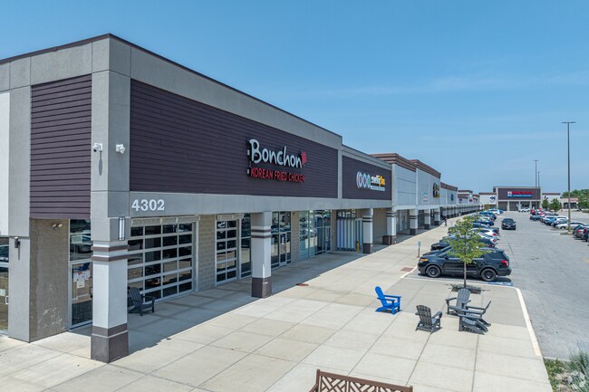 Plus de détails pour 4302-4442 E New York St, Aurora, IL - Local commercial à louer