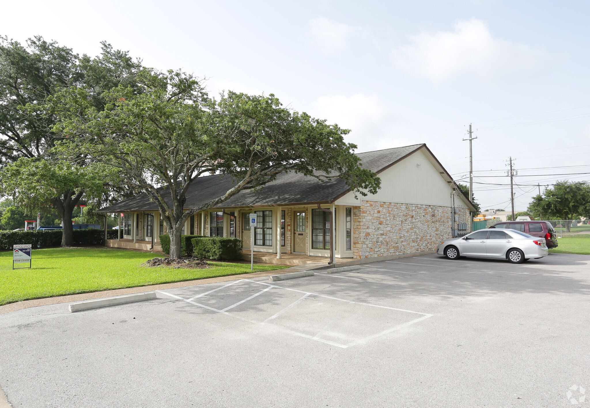 2015 Monarch Dr, Austin, TX à louer Photo principale– Image 1 sur 6
