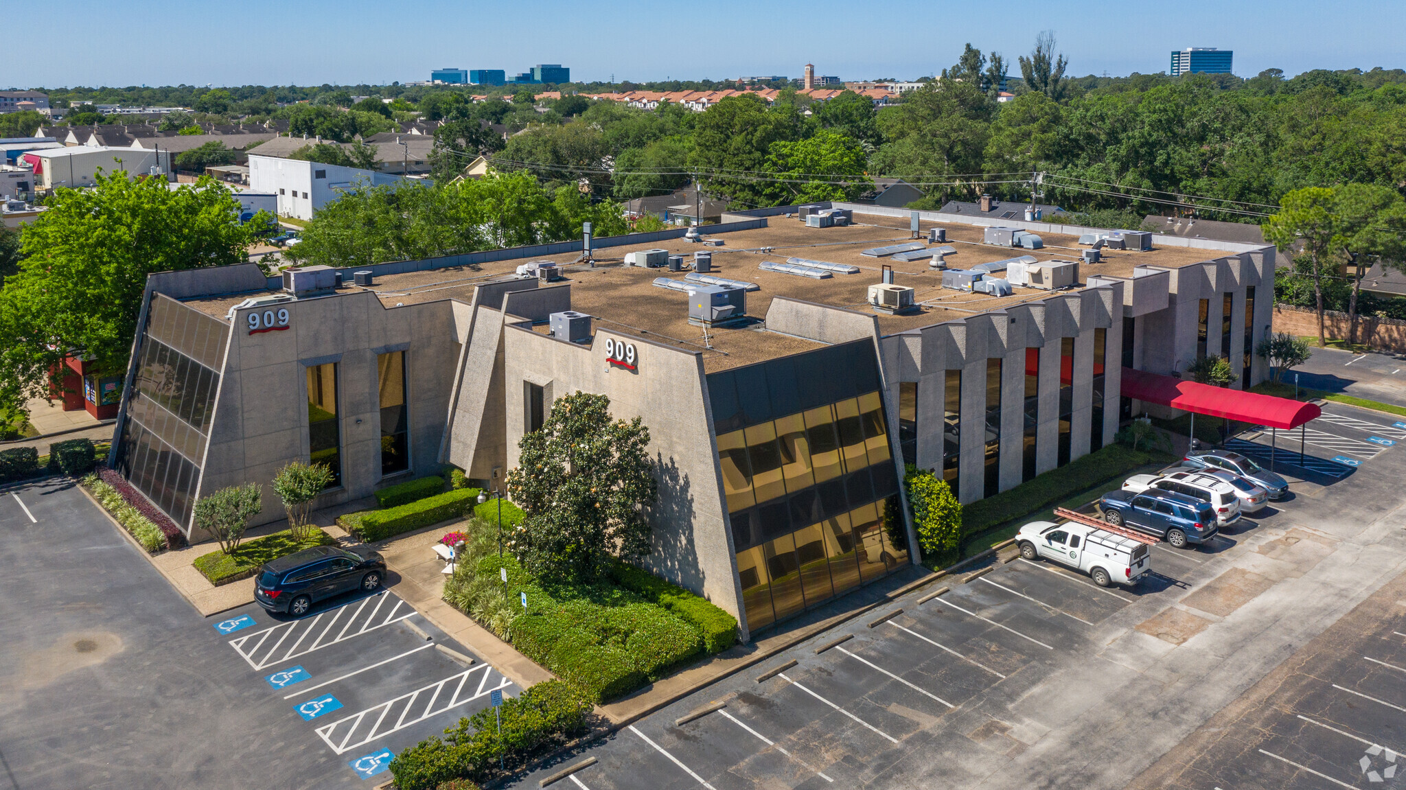 909 Dairy Ashford Rd, Houston, TX à louer Photo de l’immeuble– Image 1 sur 15