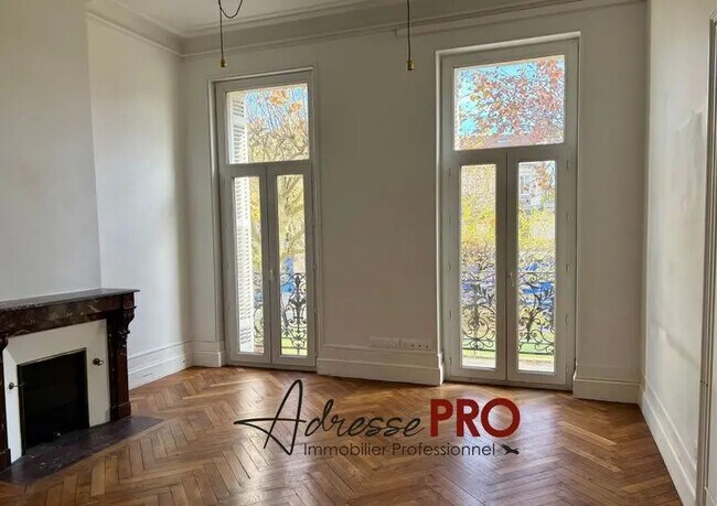 Plus de détails pour Local commercial à louer