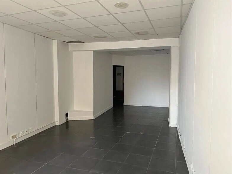 Local commercial dans Paris à louer - Photo intérieure – Image 2 sur 5