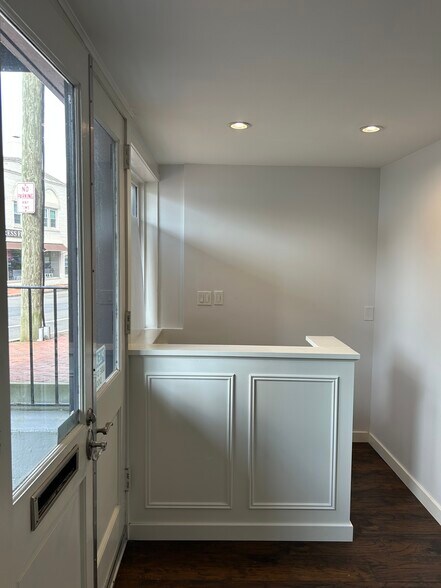 1 East Ave, New Canaan, CT à louer - Photo de l’immeuble – Image 2 sur 9