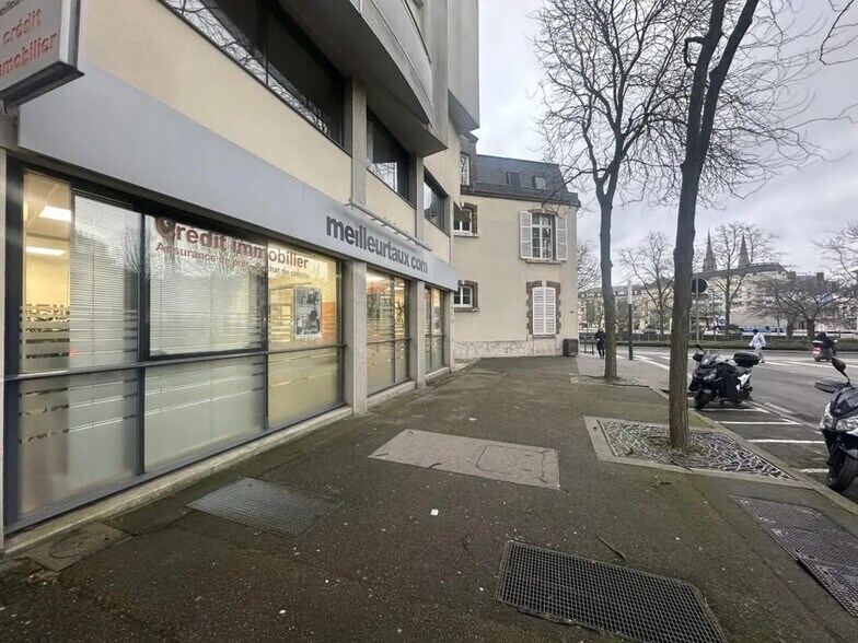 Local commercial dans Chartres à louer - Photo de l’immeuble – Image 2 sur 13