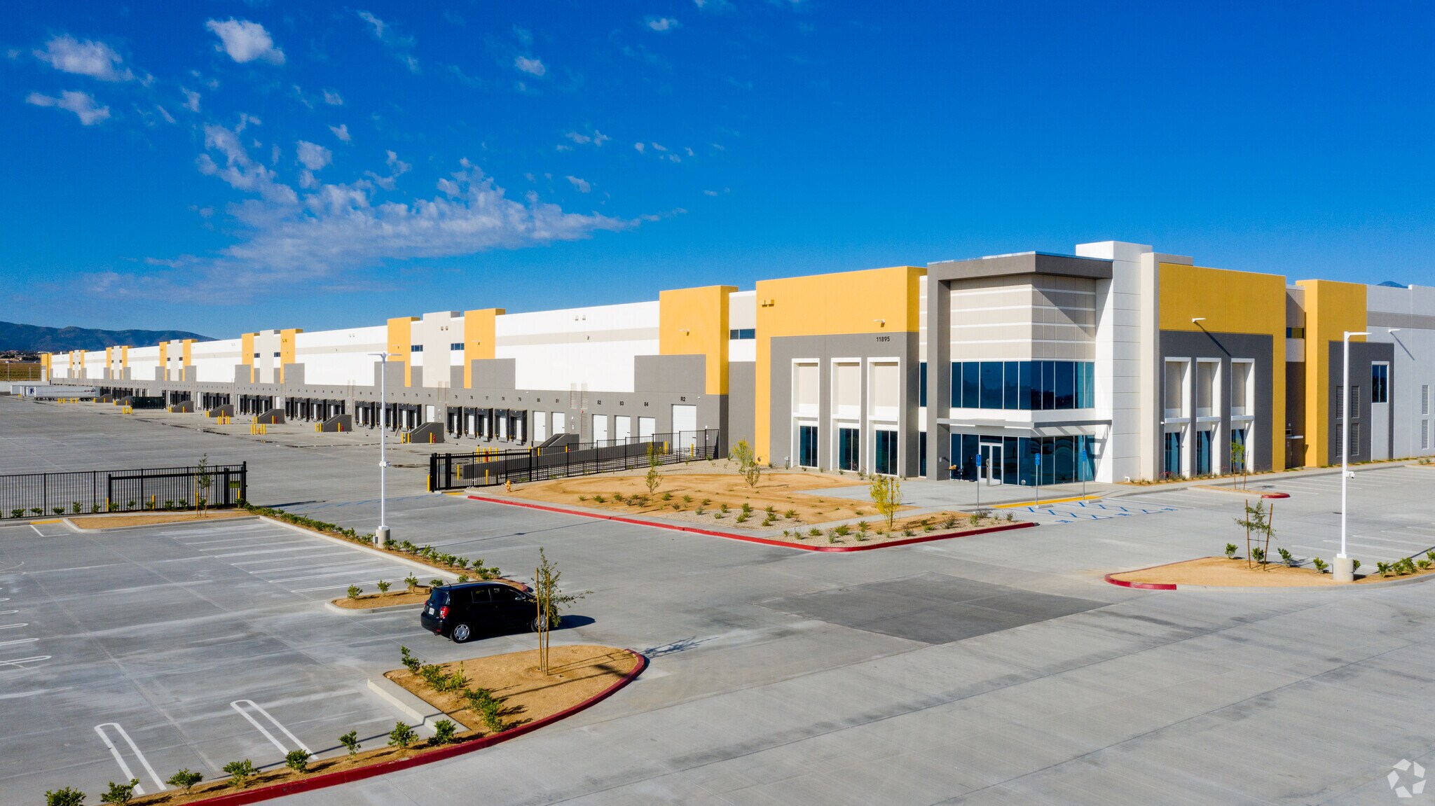 11895 Cedar St, Hesperia, CA à louer Photo principale– Image 1 sur 6