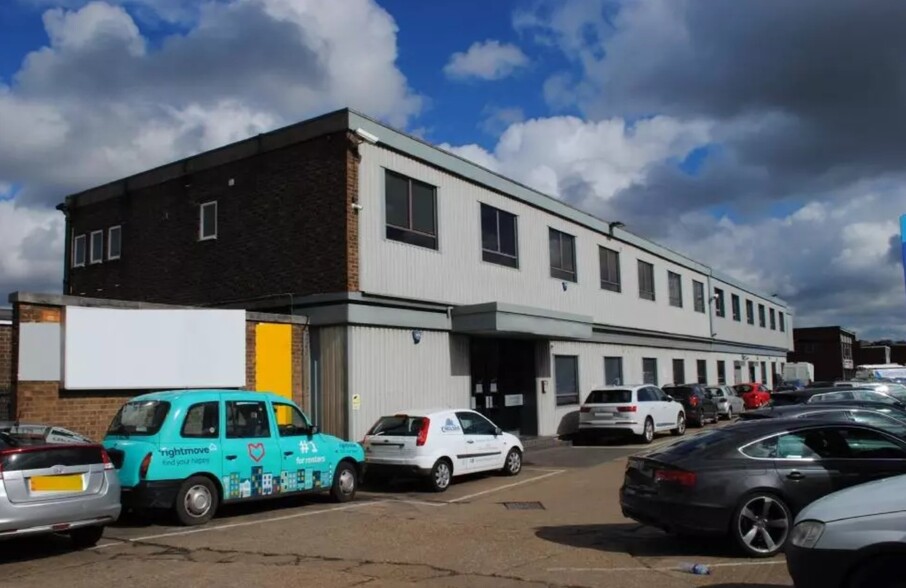 11-17 Fowler Rd, Ilford à louer - Photo de l’immeuble – Image 1 sur 13