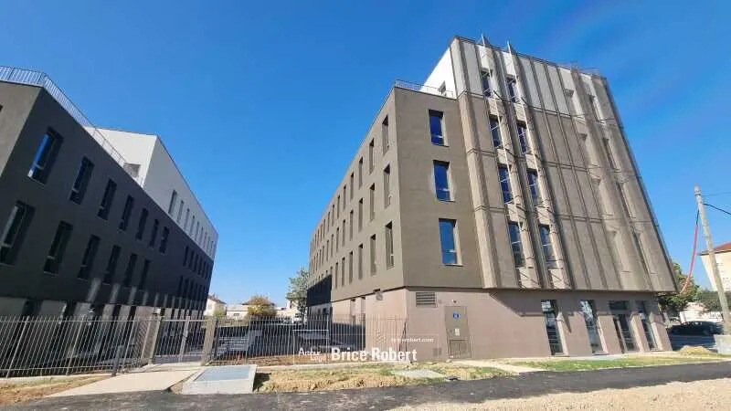 Bureau dans Décines-Charpieu à vendre Photo de l’immeuble– Image 1 sur 11