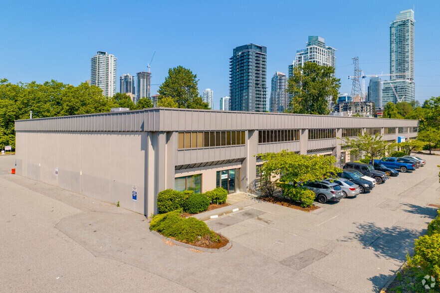 2505-2575 Eastbrook Pky, Burnaby, BC à louer - Photo de l’immeuble – Image 1 sur 5