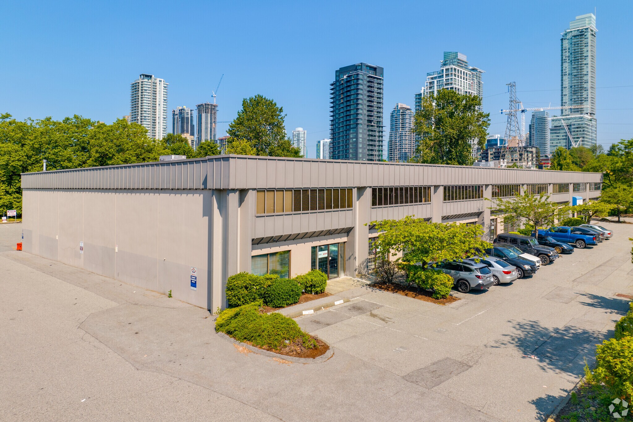 2505-2575 Eastbrook Pky, Burnaby, BC à louer Photo de l’immeuble– Image 1 sur 6