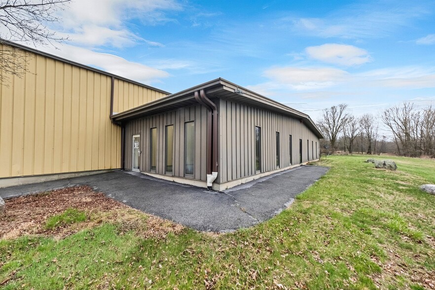 3050 State Route 208, Wallkill, NY à vendre - Photo de l’immeuble – Image 2 sur 51