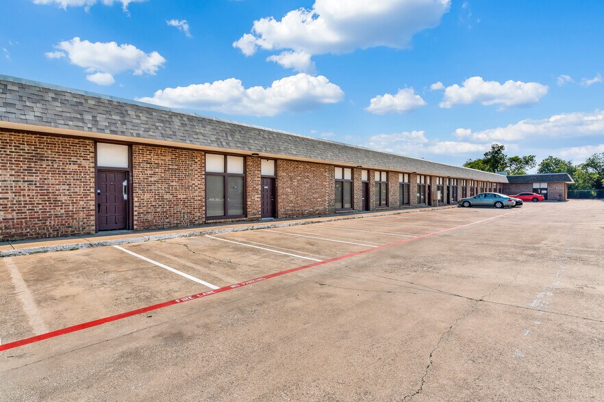 10923 Indian Trl, Dallas, TX à louer - Photo de l’immeuble – Image 1 sur 7