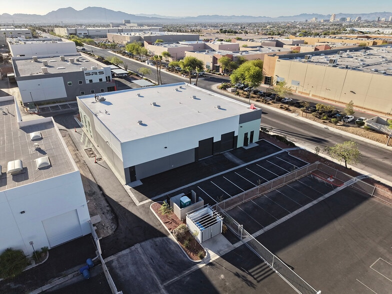 2630 Brooks Ave, North Las Vegas, NV à vendre - Photo de l’immeuble – Image 3 sur 8