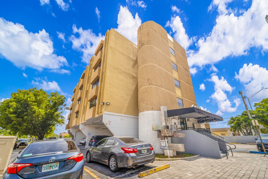 4011 W Flagler St, Miami, FL à louer - Photo de l’immeuble – Image 3 sur 31