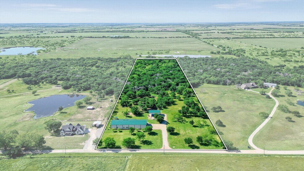 650 Scoggins Rd, Tioga, TX à vendre - Photo de l’immeuble – Image 3 sur 49