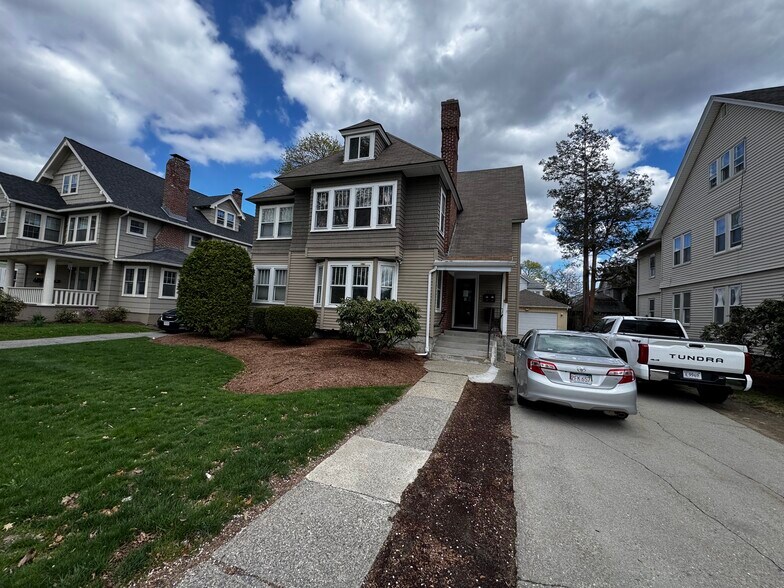 152 Russell St, Worcester, MA à louer - Photo de l’immeuble – Image 2 sur 10