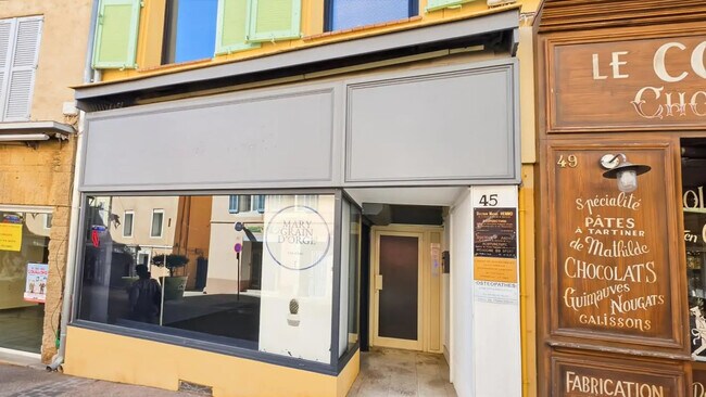 Plus de détails pour Local commercial à louer