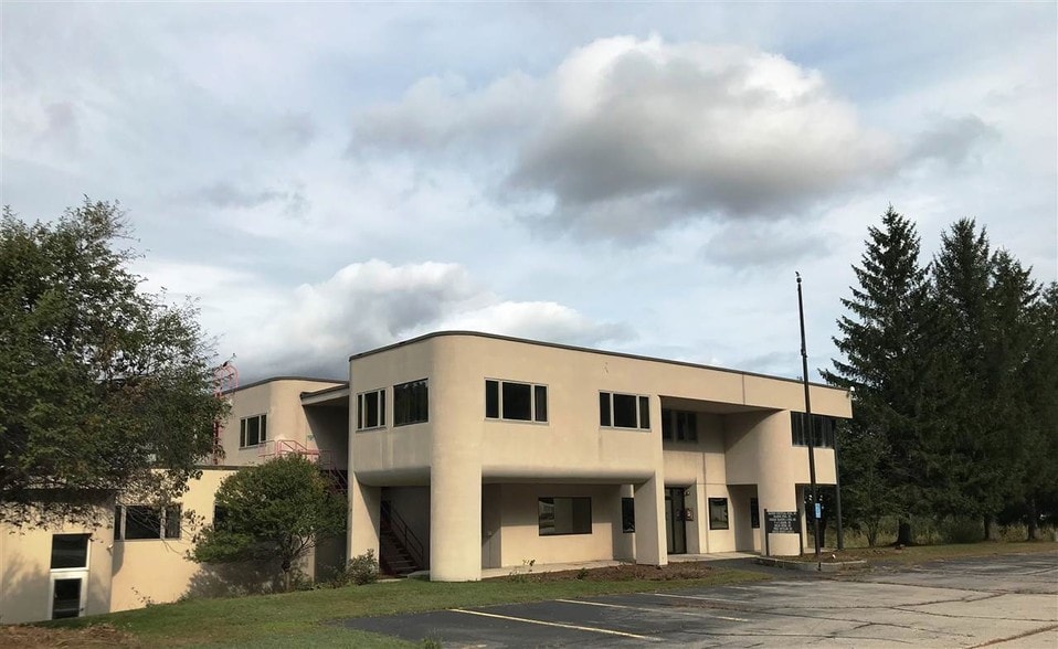40 Jericho Rd, Berlin, NH à vendre - Photo principale – Image 1 sur 9