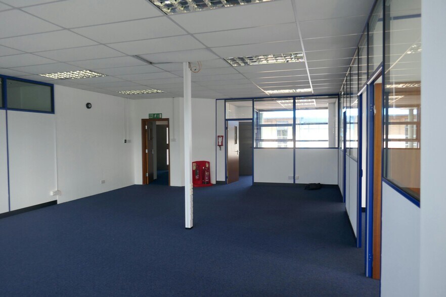 Bureau dans 7 Astra Centre, Edinburgh Way, Harlow à vendre - Photo intérieure – Image 3 sur 29
