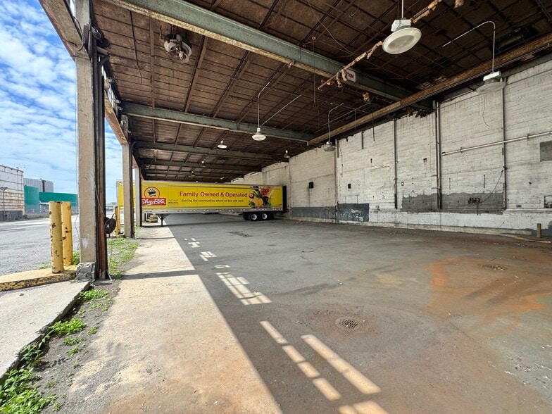 400 Walnut Ave, Bronx, NY à louer - Photo de l’immeuble – Image 3 sur 7