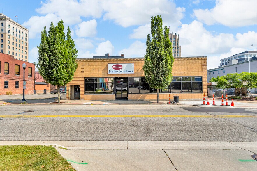 132-134 W Cortland Ave, Jackson, MI à louer - Photo de l’immeuble – Image 1 sur 10