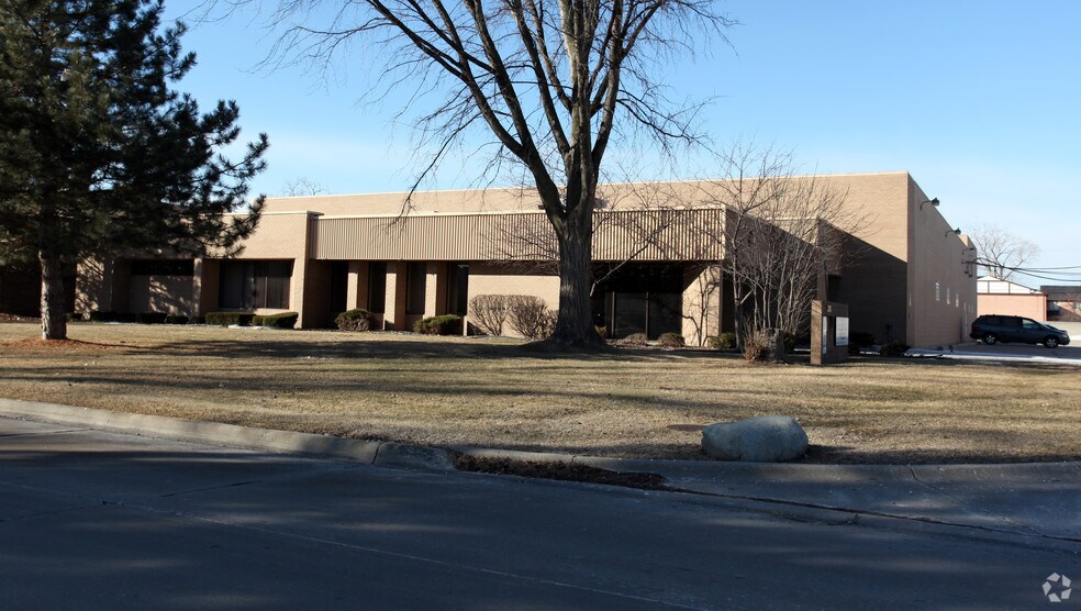 31751 Research Park Dr, Madison Heights, MI à vendre - Photo de l’immeuble – Image 2 sur 9