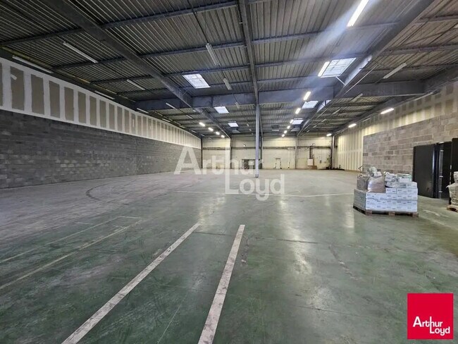 Plus de détails pour Local d'activités à louer