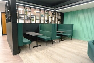 4 Thomas More Sq, Londres à louer Photo intérieure– Image 1 sur 3