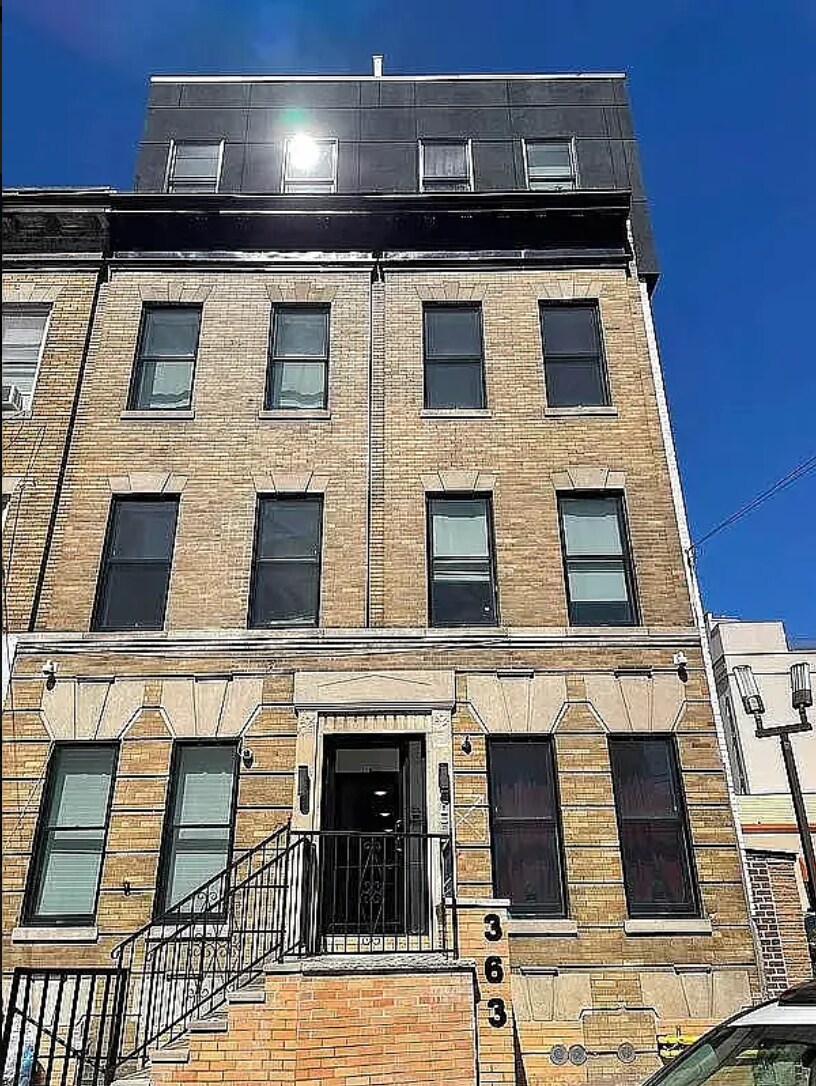 363 Neptune Ave, Brooklyn, NY à vendre Photo de l’immeuble– Image 1 sur 25