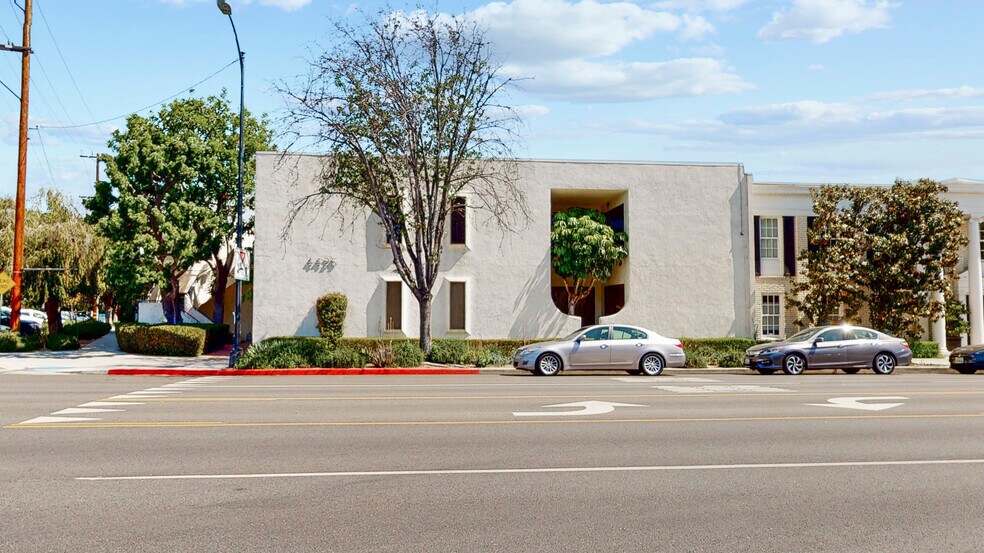 4425 W Riverside Dr, Burbank, CA à louer - Photo principale – Image 1 sur 17