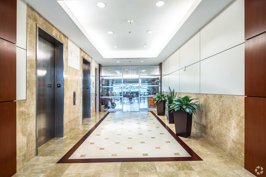2150 S Central Expy, McKinney, TX à louer - Hall d’entrée – Image 3 sur 34