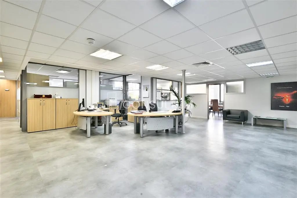 Bureau dans Saint-Cloud à vendre Photo de l’immeuble– Image 1 sur 8