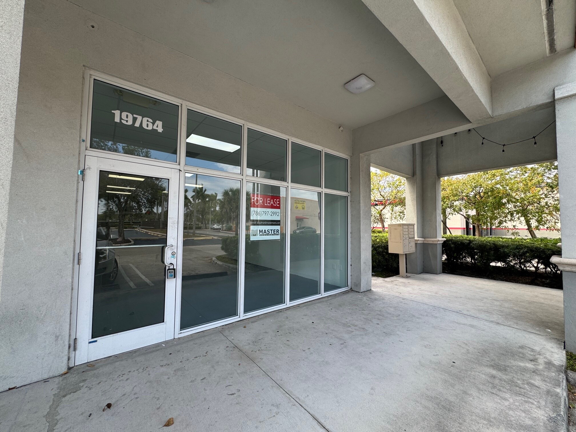 19750 NW 27th Ave, Miami Gardens, FL à louer Photo de l’immeuble– Image 1 sur 4