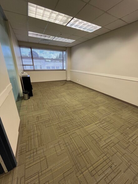 422 6th St, New Westminster, BC à louer - Photo de l’immeuble – Image 3 sur 11