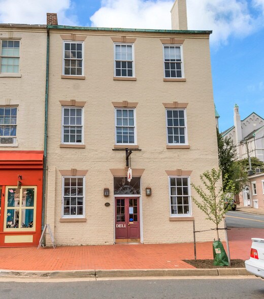 826 Caroline St, Fredericksburg, VA à louer - Photo de l’immeuble – Image 2 sur 46