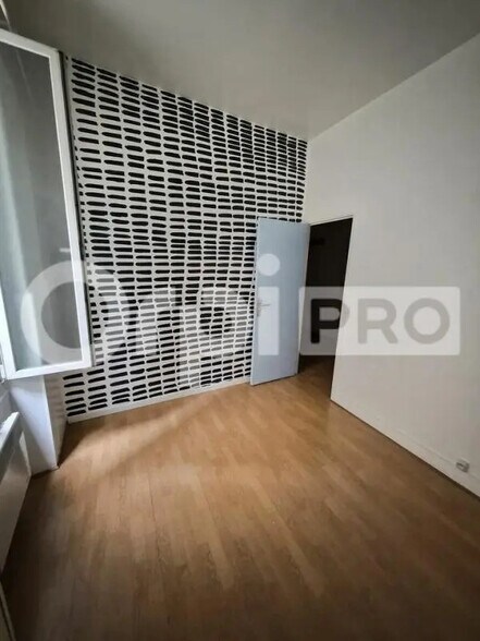 Local d’activités dans Paris à louer - Photo de l’immeuble – Image 2 sur 11