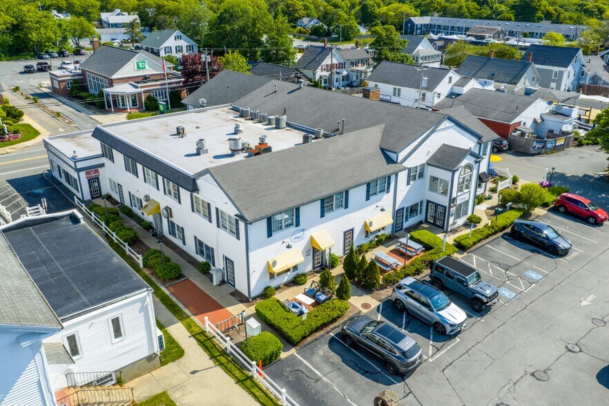 537 Main St, Harwich Port, MA à louer - Photo de l’immeuble – Image 1 sur 3