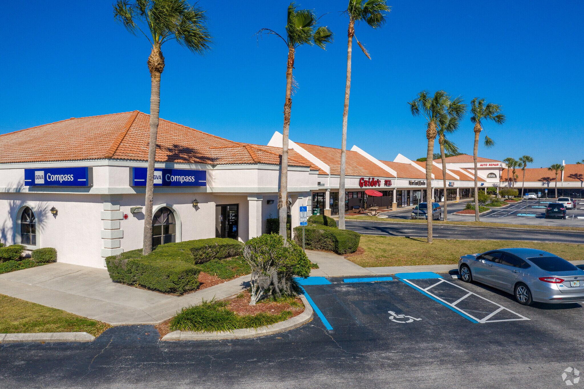 7285 Forest Oaks Blvd, Spring Hill, FL à louer Photo principale– Image 1 sur 3